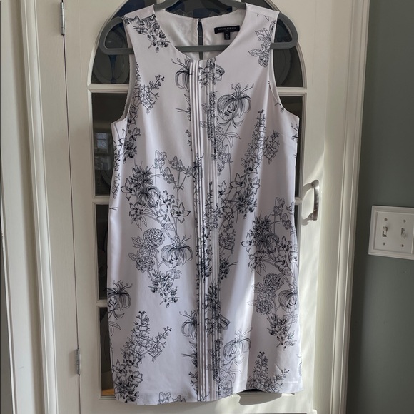 Banana Republic Dresses & Skirts - Banana Republic Black and White Floral Mini Dress